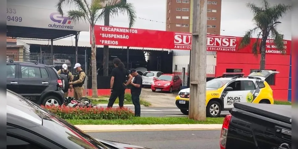 A Polícia Militar também esteve no local da situação