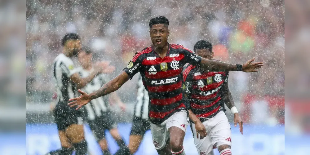 Atacante Bruno Henrique marcou dois gols