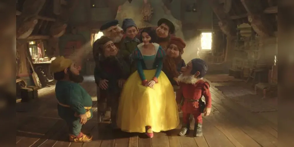 Rachel Zegler estrela o remake live-action de Branca de Neve em março de 2025.