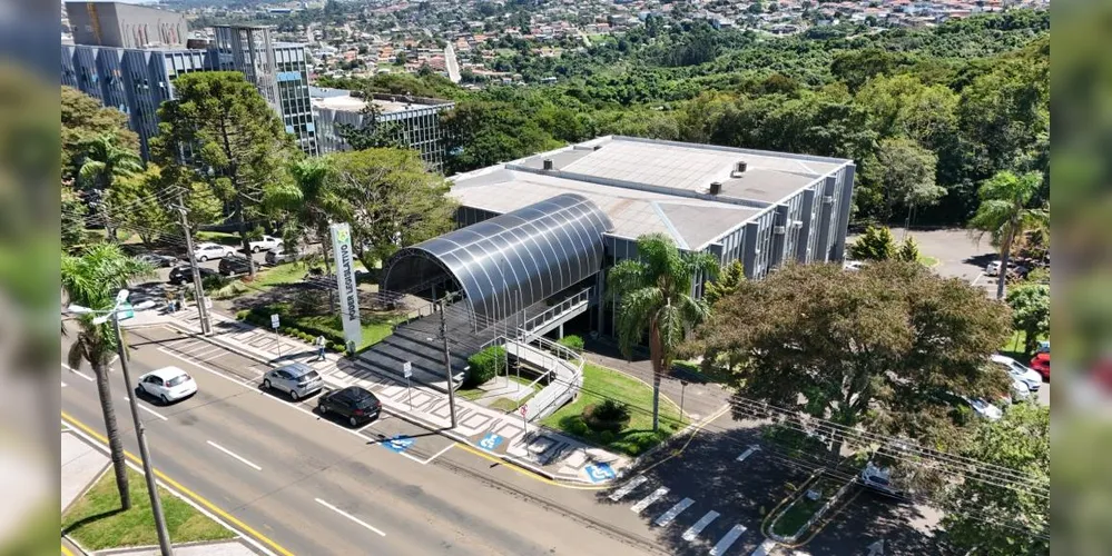 Câmara Municipal de Ponta Grossa se localiza na Avenida Visconde de Taunay, 880