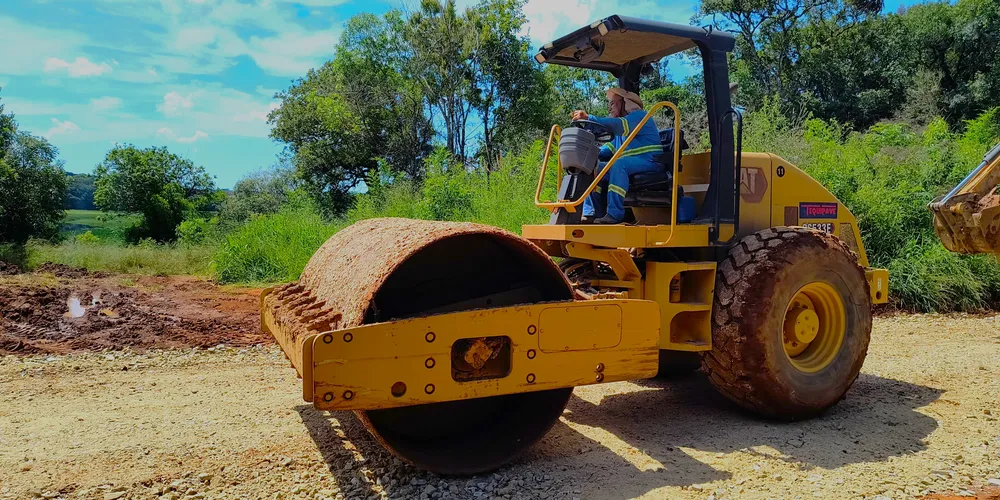 Caminhos do Agro garante trafegabilidade em estradas rurais