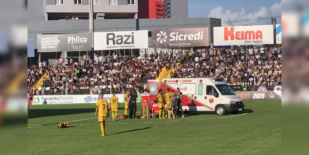 Thiago Lopes passou mal, caiu em campo e foi atendido pela ambulância