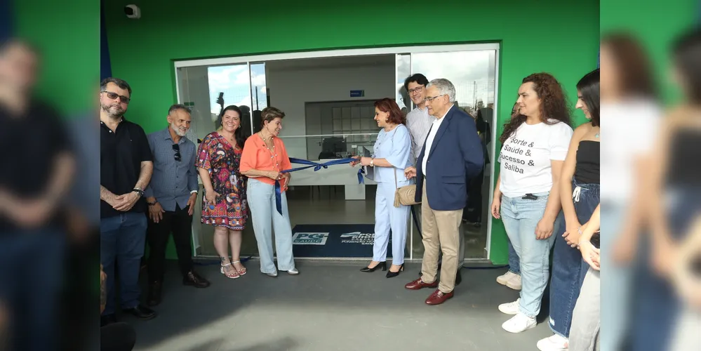 Elizabeth Schmidt faz gesto simbólico de inauguração da unidade