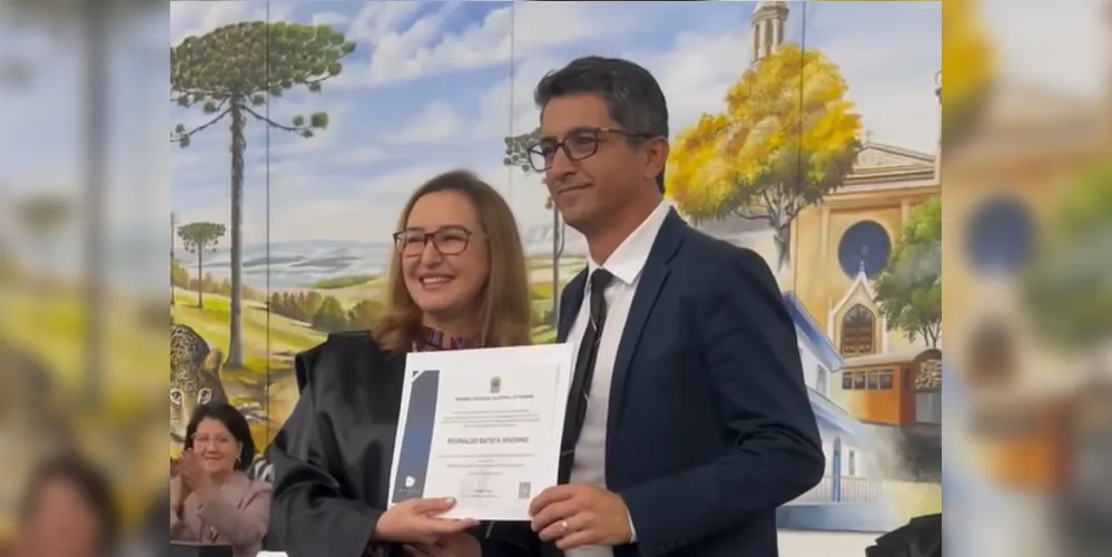 O vice-prefeito eleito, Régis Moreno, também foi diplomado.