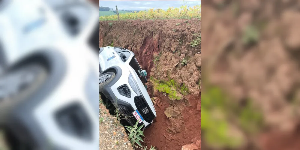 Veículo foi encontrado 'travado' em uma vala