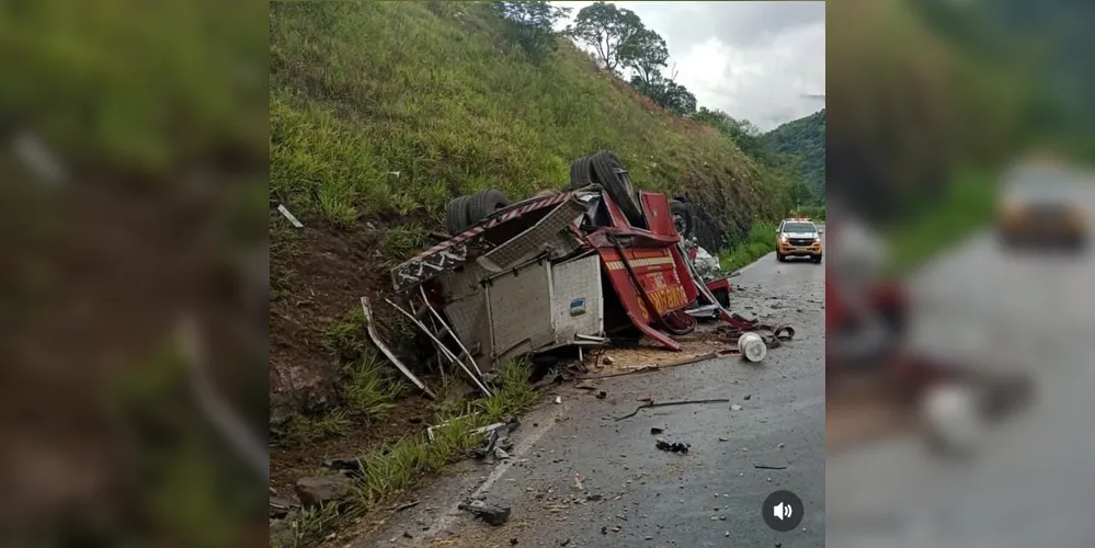 Colisão envolveu um caminhão dos Bombeiros e um Toyota Corolla