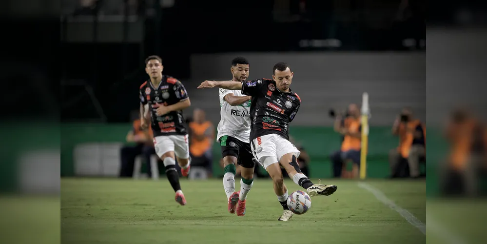 Dos 10 jogos, em seis Gabriel Feliciano foi o lateral esquerdo titular do fantasma