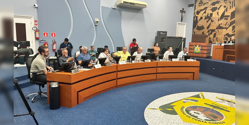 Vereadores da Câmara Municipal de Ponta Grossa se reuniram nesta segunda-feira (17)