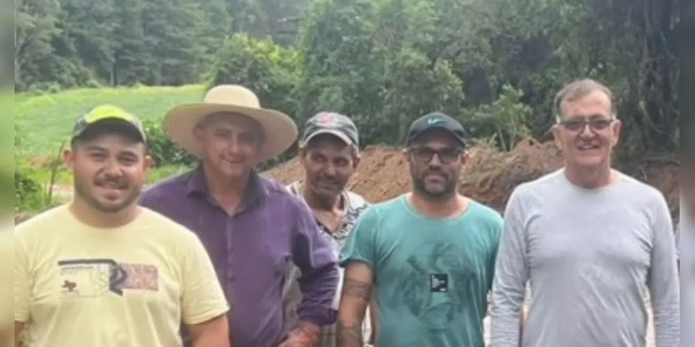 O prefeito Rildo Leonardi esteve acompanhando os trabalhos no local.