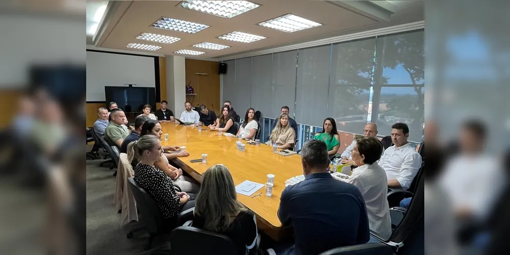 Imagem ilustrativa da imagem Elizabeth se reúne com equipe de governo após cerimônia de posse