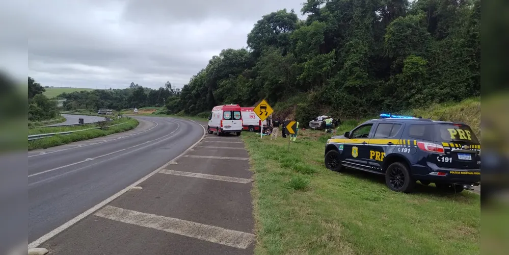 Família seguia de Apucarana para Guaratuba, no litoral do Paraná; acidente aconteceu na manhã desta sexta-feira (06)