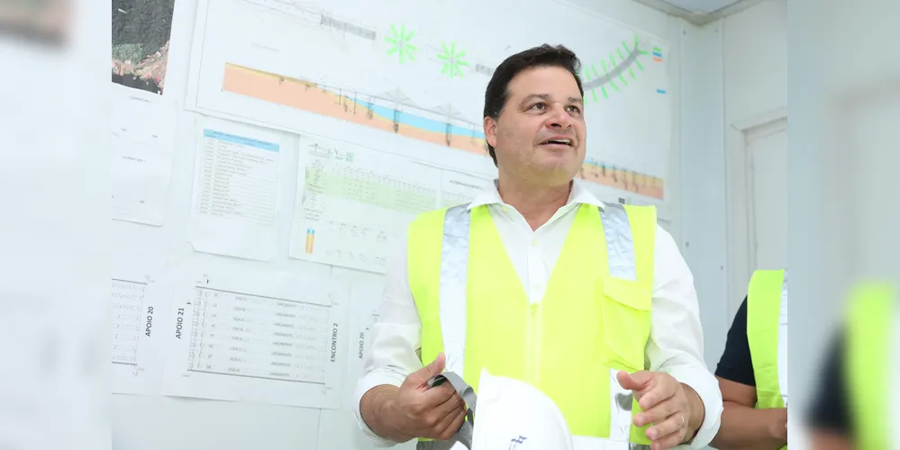 O secretário de Estado da Infraestrutura e Logística, Sandro Alex, esteve no canteiro de obras junto a engenheiros do Departamento de Estradas de Rodagem (DER/PR) para vistoriar os trabalhos