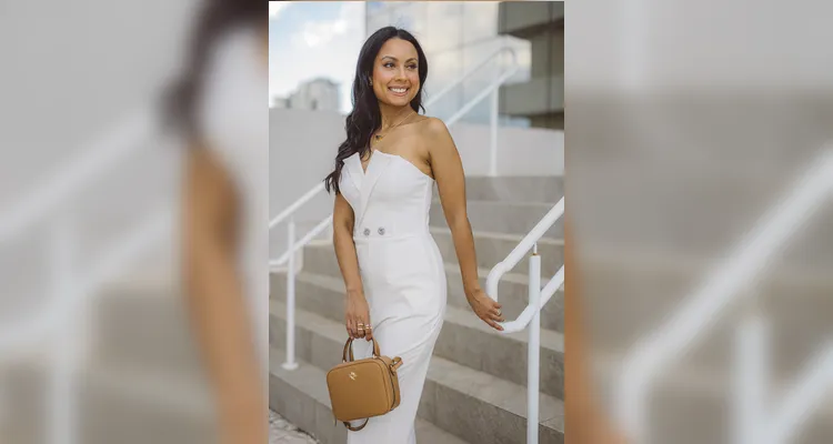 VIDA EM FESTA – Com entusiasmo, a empresária Elis Regina Fernandes celebrará no próximo domingo (25) mais um ano de vida. À frente da renomada Elis Regina Acessórios, ela se destaca por conquistar mulheres de todos os estilos, das mais clássicas às mais modernas. A Coluna RC se une à comemoração desejando um ano de sucesso, felicidade e grandes realizações.