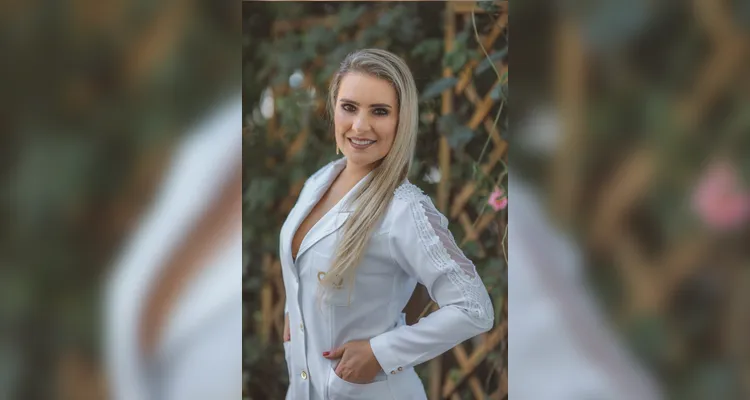 TROCA DE IDADE – A dermaticista Mariele Araújo celebrou, no último domingo (18), a passagem de seu aniversário, recebendo os cumprimentos de familiares e amigos. Da Coluna RC, os votos de saúde, felicidade e contínuo sucesso em sua trajetória profissional.