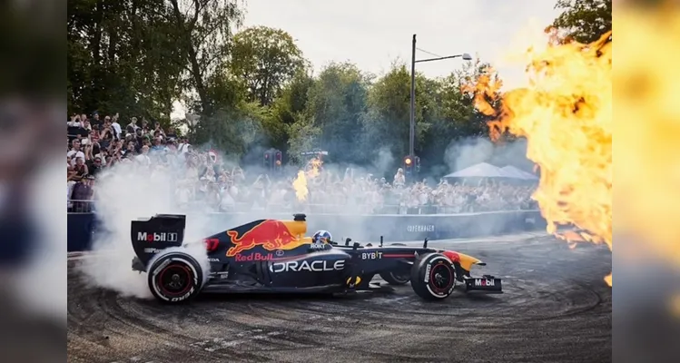 Curitiba recebe carros e motos do 'Red Bull Showrun' em 2025