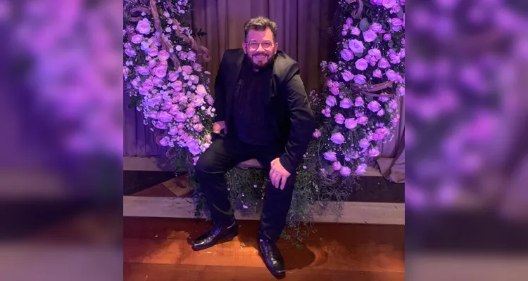 BDAY – O chef Cesar Monteiro, uma das grandes referências da gastronomia da capital, foi homenageado na última terça-feira (13) pela passagem de seu aniversário. Reconhecido pela criatividade e pela arte de bem receber, Cesar transforma cada prato em uma verdadeira experiência sensorial. Da Coluna RC, desejos de um novo ciclo com inspiração renovada, saúde e prosperidade.