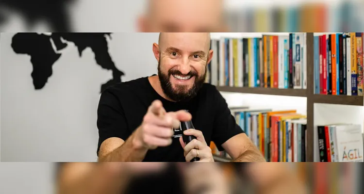 BDAY – Luciano Döll comemorou, na última quarta-feira (28), a chegada de mais um ciclo. Bacharel em Informática e mestre em Informática Industrial pela UTFPR, Luciano destaca-se como referência em sua área, aliando sólido conhecimento acadêmico a uma postura profissional exemplar. Da Coluna RC, votos de contínuo sucesso e muitas alegrias.