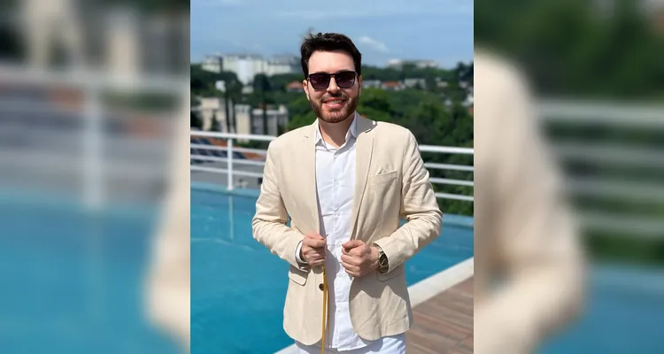 BRINDE À VIDA – O competente profissional da Odontologia Marlon Cavalari comemorou seu aniversário na última segunda-feira (26). Reconhecido por sua dedicação e excelência, recebe da Coluna RC votos de felicidade, sucesso e muitas conquistas ao longo do ano que se inicia.