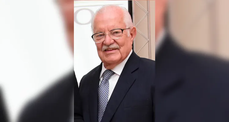 BRINDE À VIDA – Na última segunda-feira (19), Otto Santos da Cunha, ex-prefeito de Ponta Grossa, ex-deputado federal e ex-provedor da Santa Casa de Misericórdia, comemorou mais um ano de vida. Figura de reconhecida atuação pública, recebe da Coluna RC votos de saúde, alegria e reconhecimento por sua contribuição à comunidade.