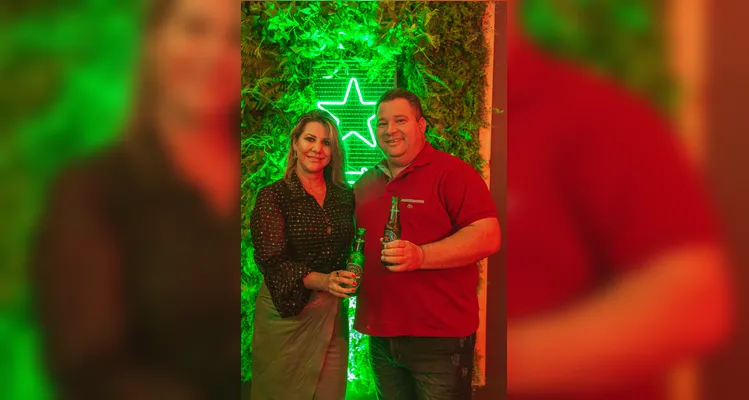 FELICITAÇÕES – O dia 23 de janeiro marcou mais um ano de vida do empresário Willian Alexandre Elbl, celebrado ao lado de sua elegante esposa, Luciane Elbl. No belo registro de Laertes Soares, a sintonia e o carinho do casal se revelam em cada detalhe. Da Coluna RC, desejos de prosperidade, alegrias e muitas realizações.