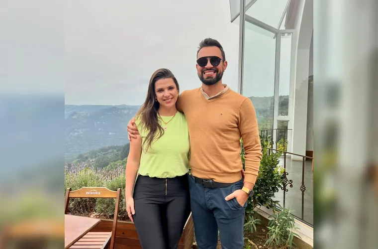 Na última quarta-feira (11), Maria Luiza Weber celebrou mais um ano de vida. No registro, ela aparece ao lado do marido, Vinicius Albuquerque. Da Coluna RC, nossos votos de um novo ano repleto de alegrias, realizações e muito sucesso