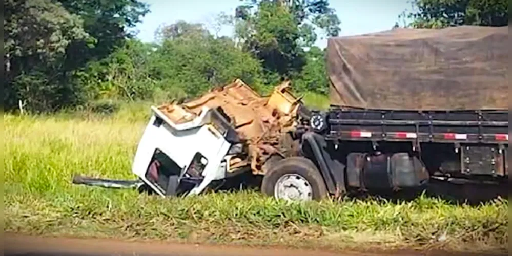 Caminhão após o acidente de trânsito na BR-158