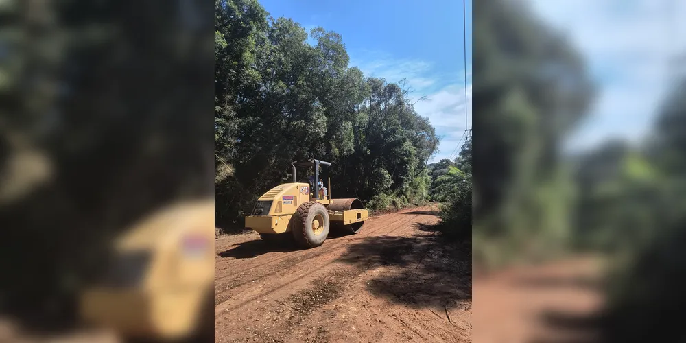 Trabalho de manutenção na estrada do Alagados