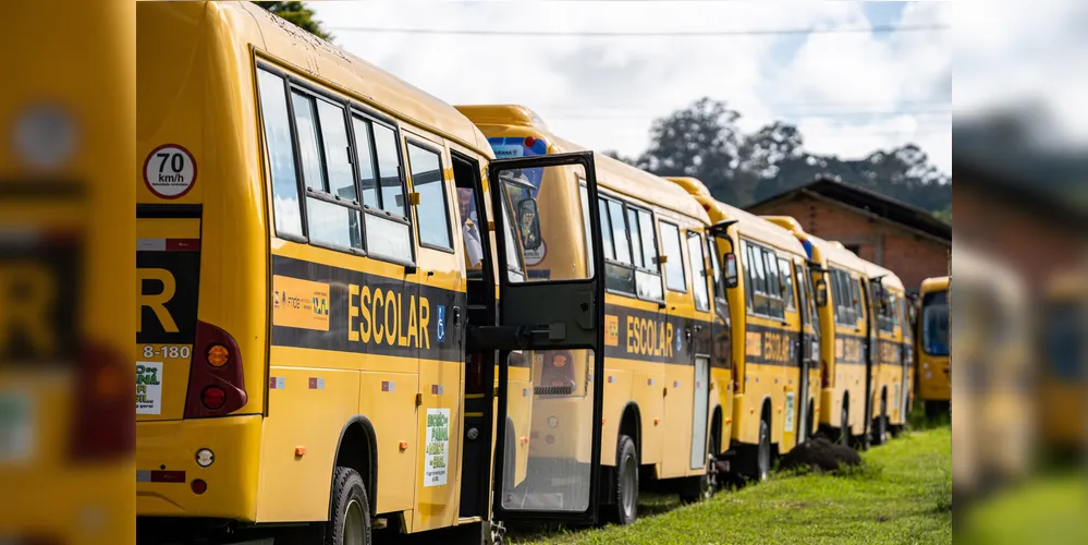 Mais 102 ônibus novos foram entregues a 86 municípios