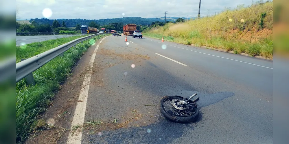 Imagem ilustrativa da imagem Casal morre em acidente com motocicleta BMW na BR-376 em Tibagi