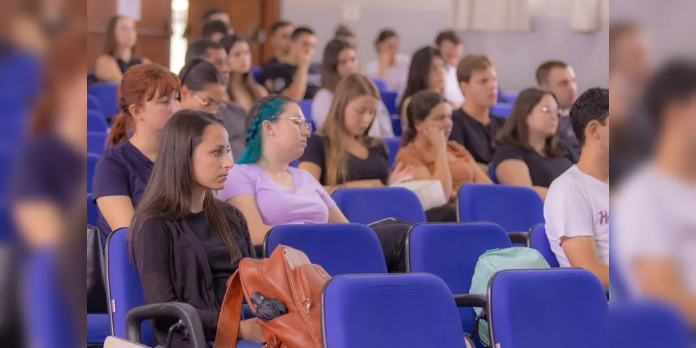 Futuros médicos atentos a acolhida para a 12ª turma de residências