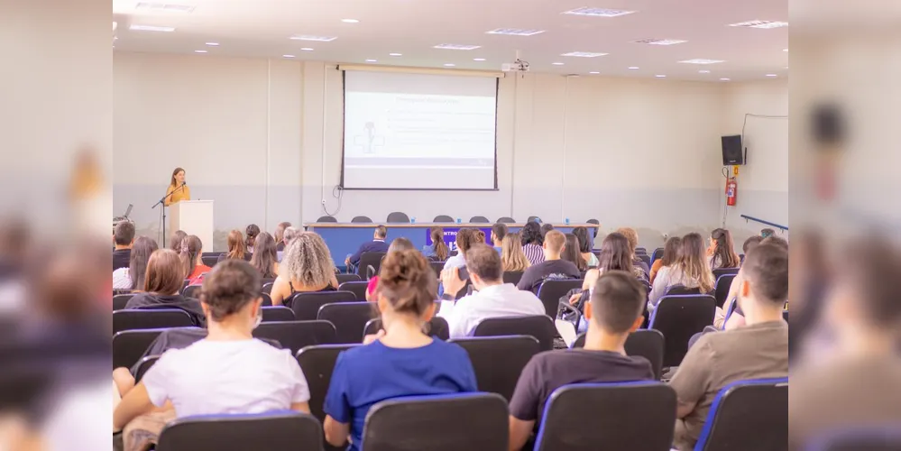 Futuros médicos atentos a acolhida para a 12ª turma de residências