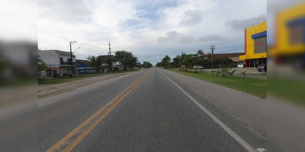 PR-412 (entre Matinhos e Praia de Leste).