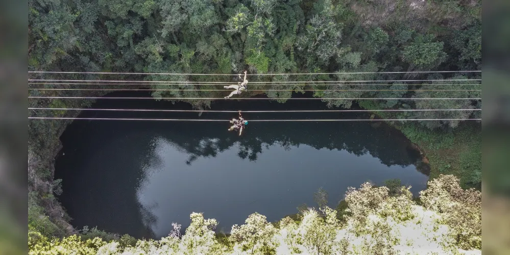 O Parque Vila Velha oferece ainda opções de aventura como tirolesa, arvorismo e cicloturismo