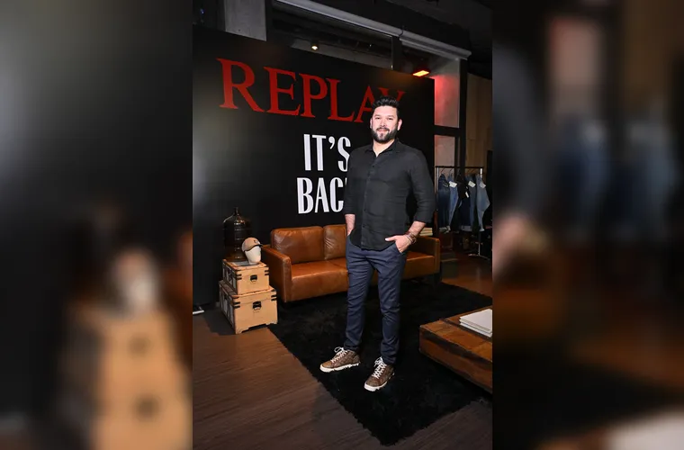 O empresário Anderson Andrade celebra seu aniversário nesta terça-feira (20), rodeado pelo carinho de familiares e amigos. À frente da W3 Indústria, da franquia Mr. Cat e da multimarcas Vibe Clothing – referência de moda e estilo na cidade –, Anderson é sinônimo de inovação e visão empreendedora. Sua atuação dinâmica e comprometida tem deixado marcas positivas no cenário empresarial regional. Da Coluna RC, os votos de sucesso contínuo, realizações e muitas alegrias neste novo ciclo.