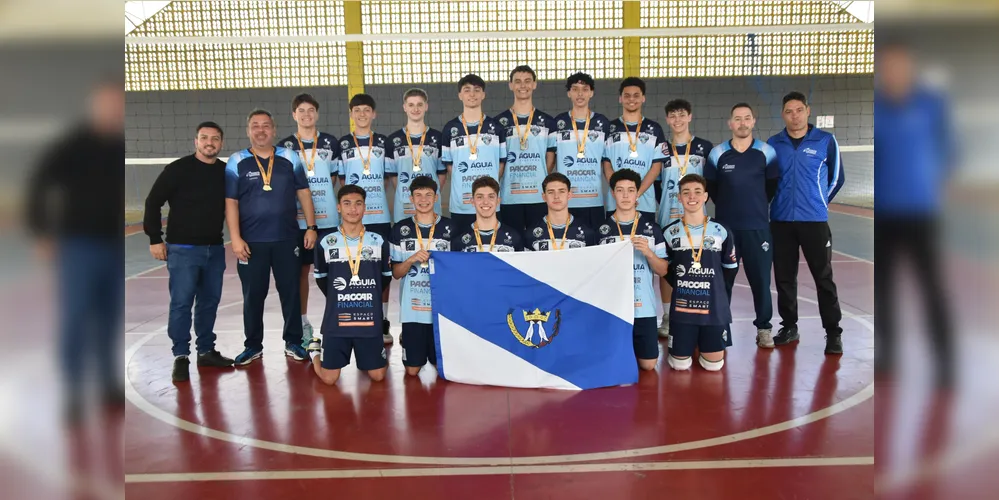 O time de voleibol masculino também foi campeão na sua categoria