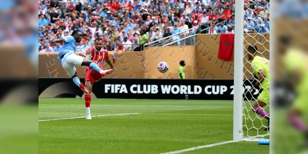 Jeremy Doku no momento do seu gol
