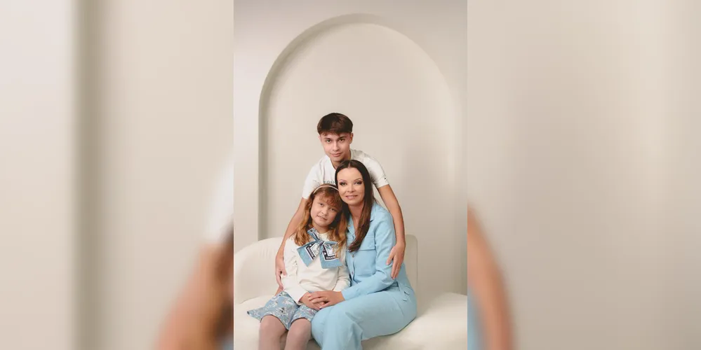 Nadia Los e seus filhos Pietro Gabriel Los Schaffka e Beatriz Los Schaffka