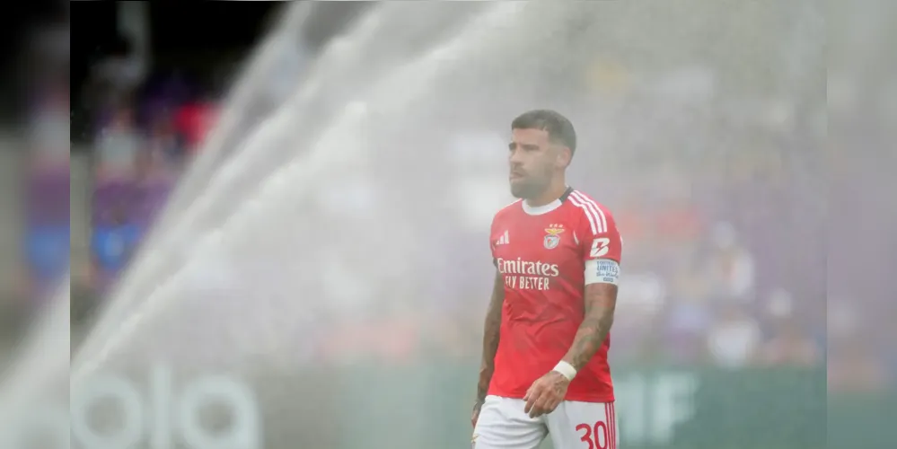 Nicolas Otamendi contribui com uma assistência no placar