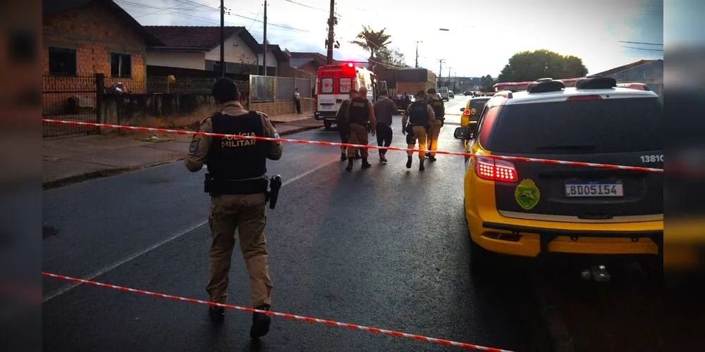 Autoridades fecharam a rua para atender a situação