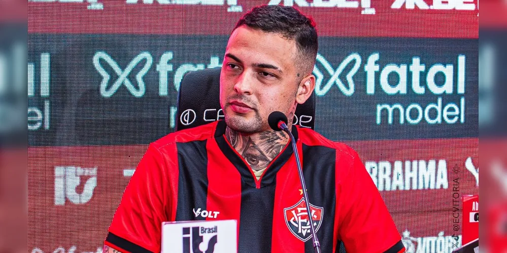 Thiaguinho em entrevista coletiva pelo Vitória