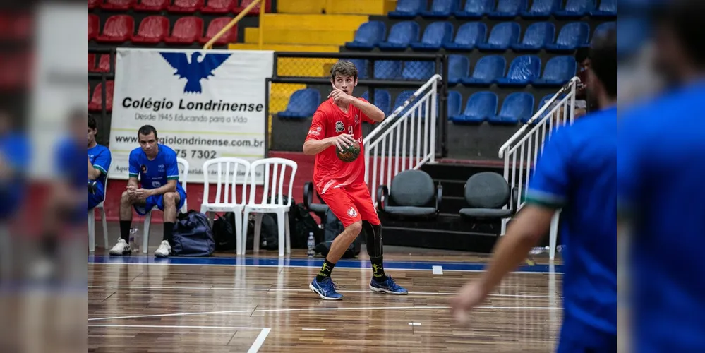 Lucas Rugiski em quadra