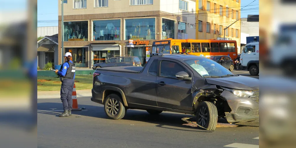 A Strada colidiu contra o outro veículo.