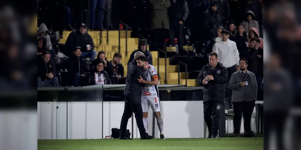 Segundo gol foi anotado por Boschilia. Jogo marcou a estreia do Alex como técnico