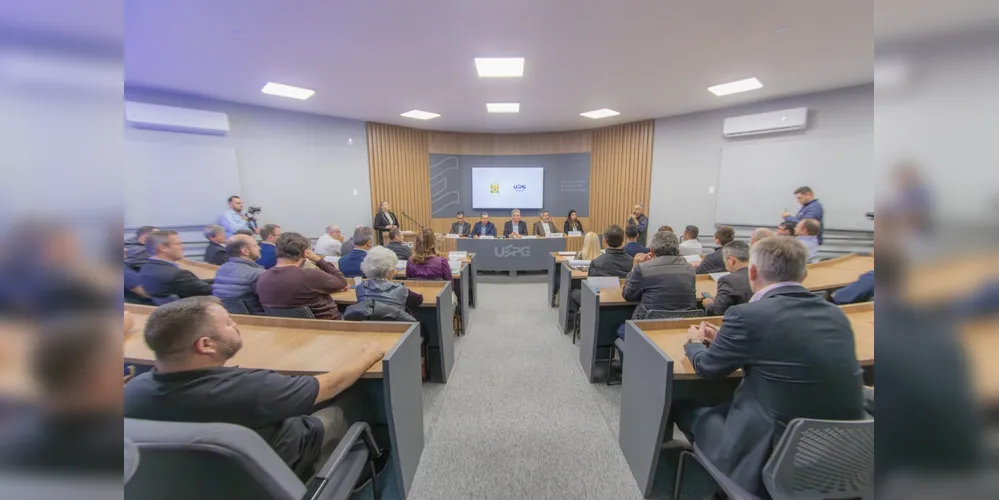 Vereadores da Câmara de Ponta Grossa se reuniram na Universidade Estadual de Ponta Grossa, na última terça-feira (29)