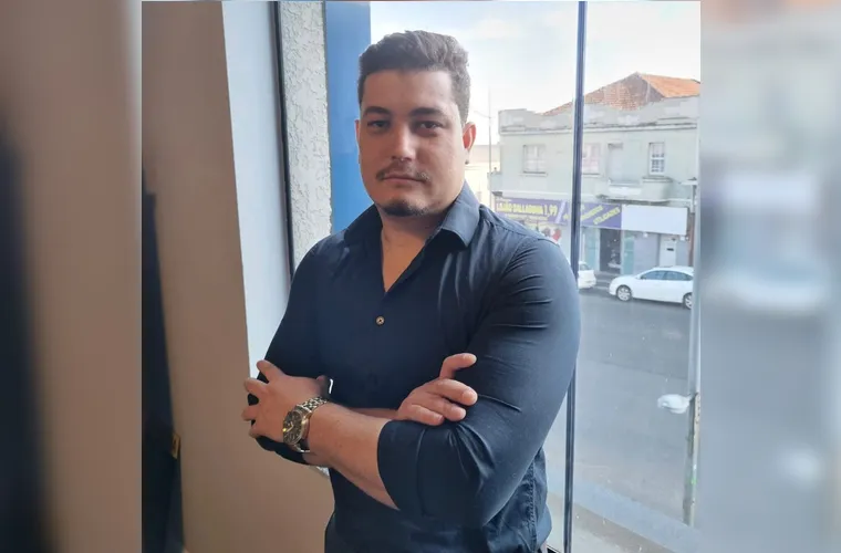 O advogado Jonathas Lupion será calorosamente homenageado na próxima quinta-feira (21), data em que celebra a chegada de um novo ciclo. Dono de uma trajetória marcada pelo profissionalismo, ética e dedicação exemplar, Jonathas vem se consolidando como um nome de destaque no cenário jurídico local. Admirado pela postura íntegra e atuação competente, coleciona respeito e reconhecimento por onde passa. Da Coluna RC, os votos mais sinceros de saúde, prosperidade, realizações e inúmeras conquistas nesta nova etapa.