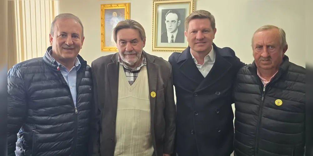 Moacyr Fadel, Ivanor Muller, Santin Roveda e demais lideranças de Teixeira Soares celebraram o investimento.