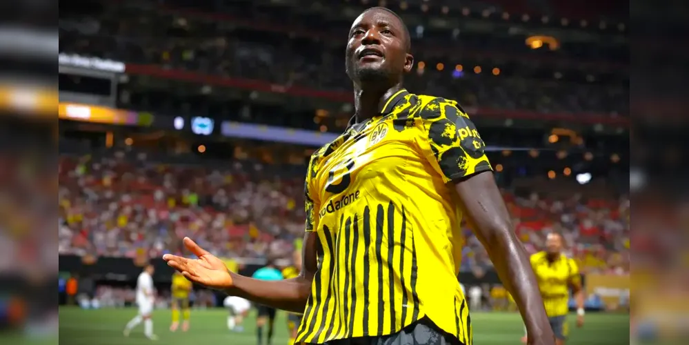 Serhou Guirassy, do Borussia, foi eleito o melhor jogador da partida