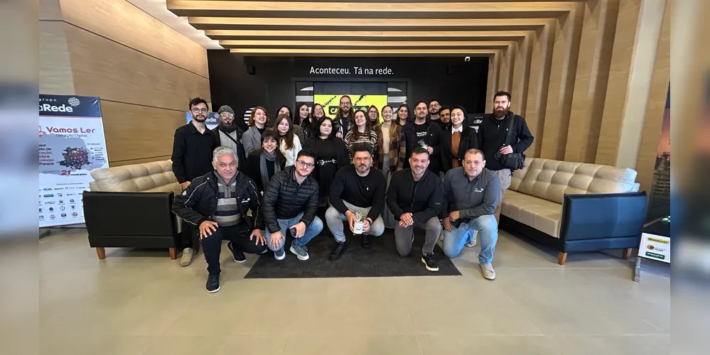 Colaboradores da Conelly e integrantes do Grupo aRede