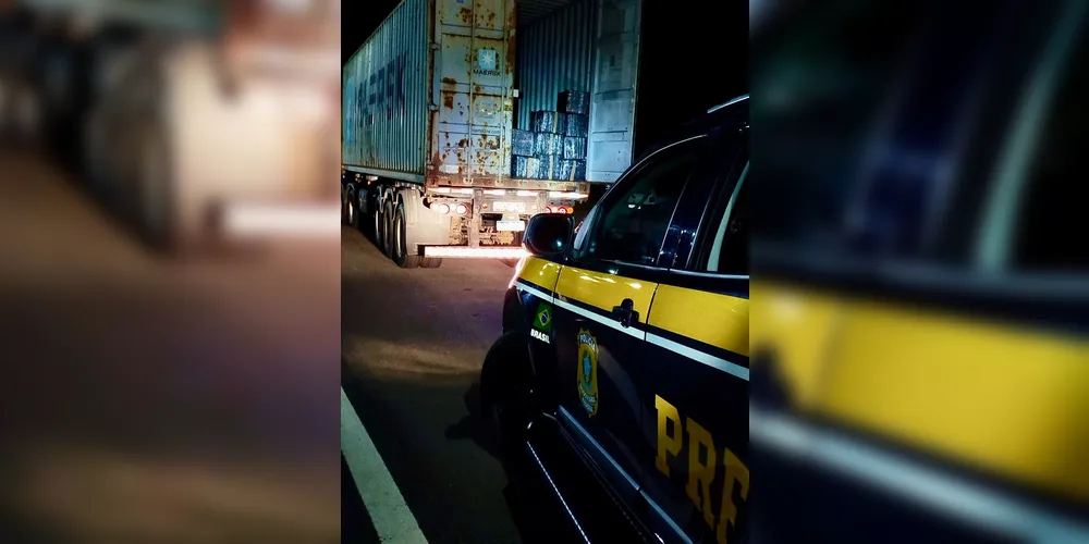 A PRF fez a apreensão da droga e o motorista foi preso