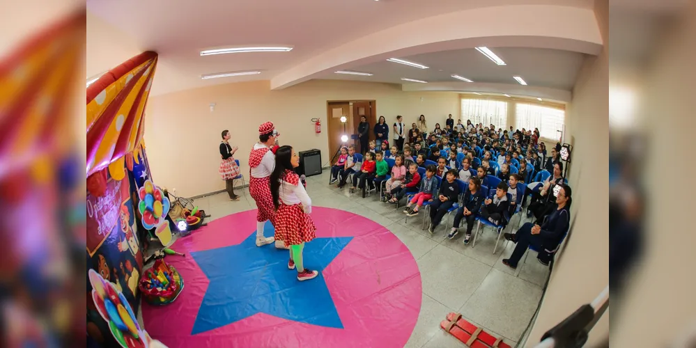 Acessibilidade cultural é prioridade de espetáculo com Geovana Salgueiro e Robert Salgueiro.
